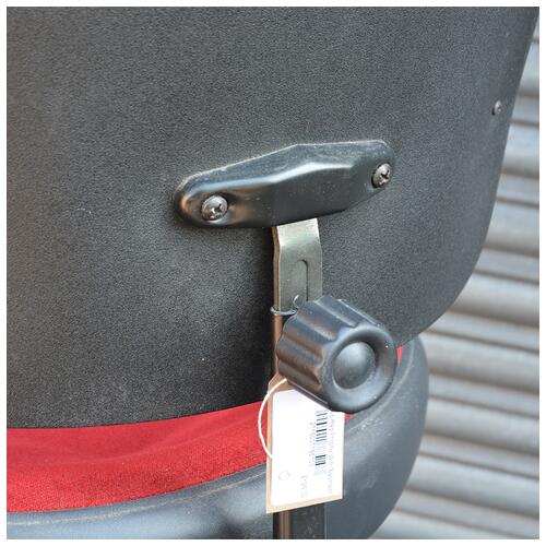 Image 2 - Roc n Soc Red Throne with Backrest - 2nd Hand